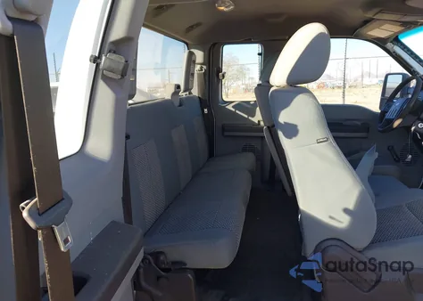 2015 Ford F-250 Xl z USA, uszkodzony, nr VIN 1FT7X2A62FEA40469